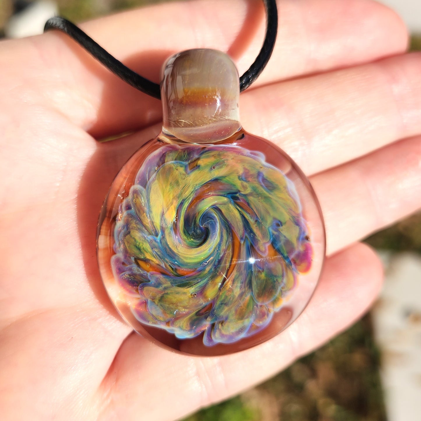 Handmade Blown Glass Pendant: Captivating Borosilicate Art