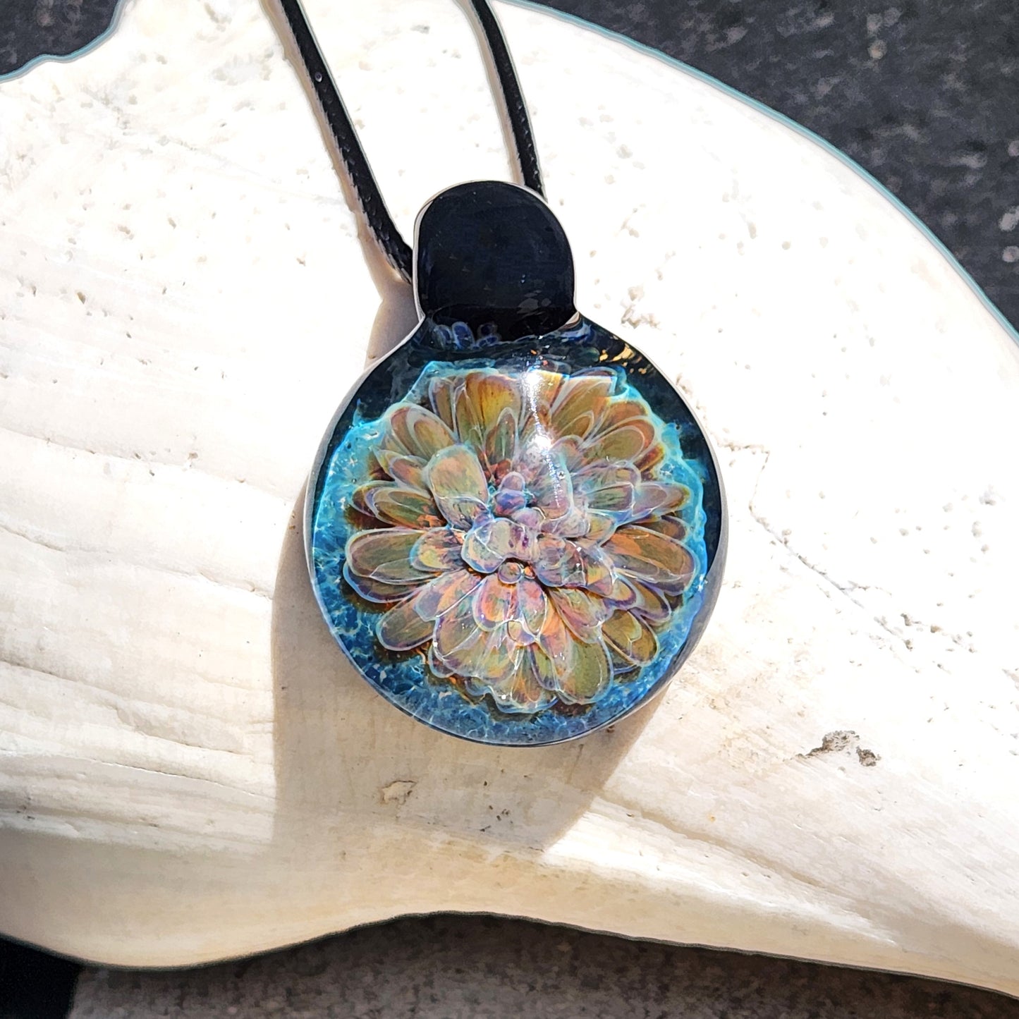 Handmade Blown Glass Pendant: Captivating Borosilicate Art