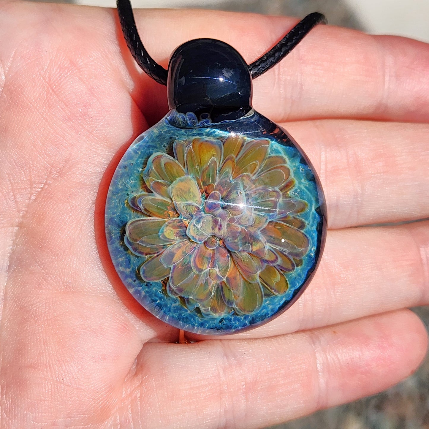 Handmade Blown Glass Pendant: Captivating Borosilicate Art