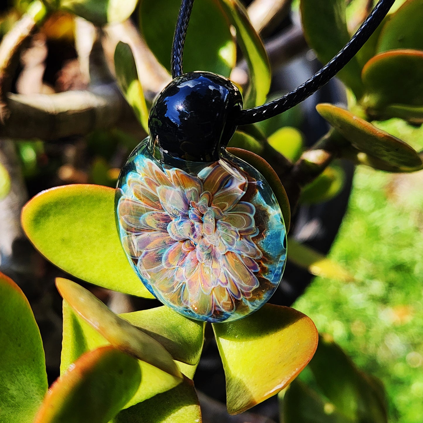 Handmade Blown Glass Pendant: Captivating Borosilicate Art