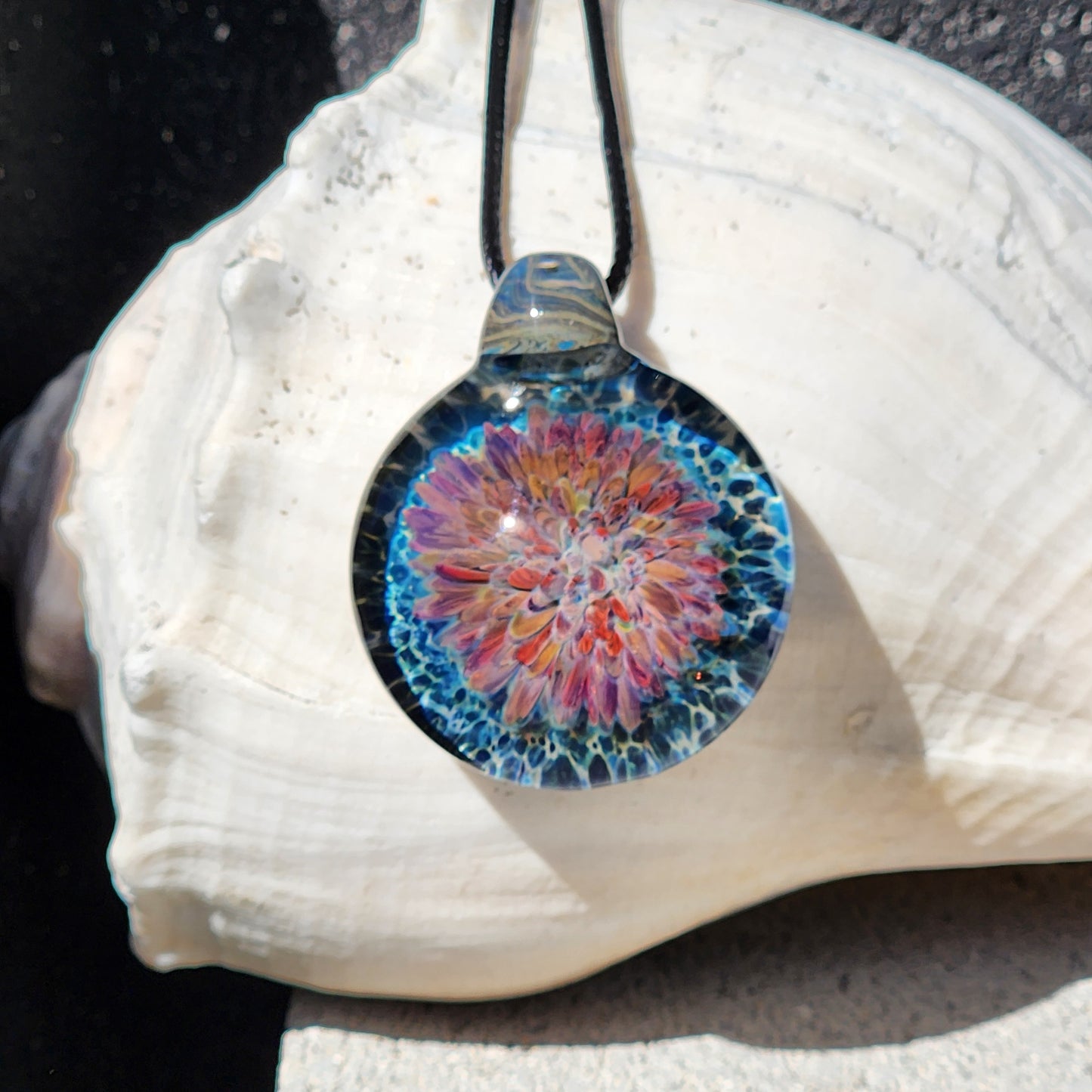 Borosilicate Glass Pendant Necklaces: Handcrafted Excellence, Unparalleled Beauty