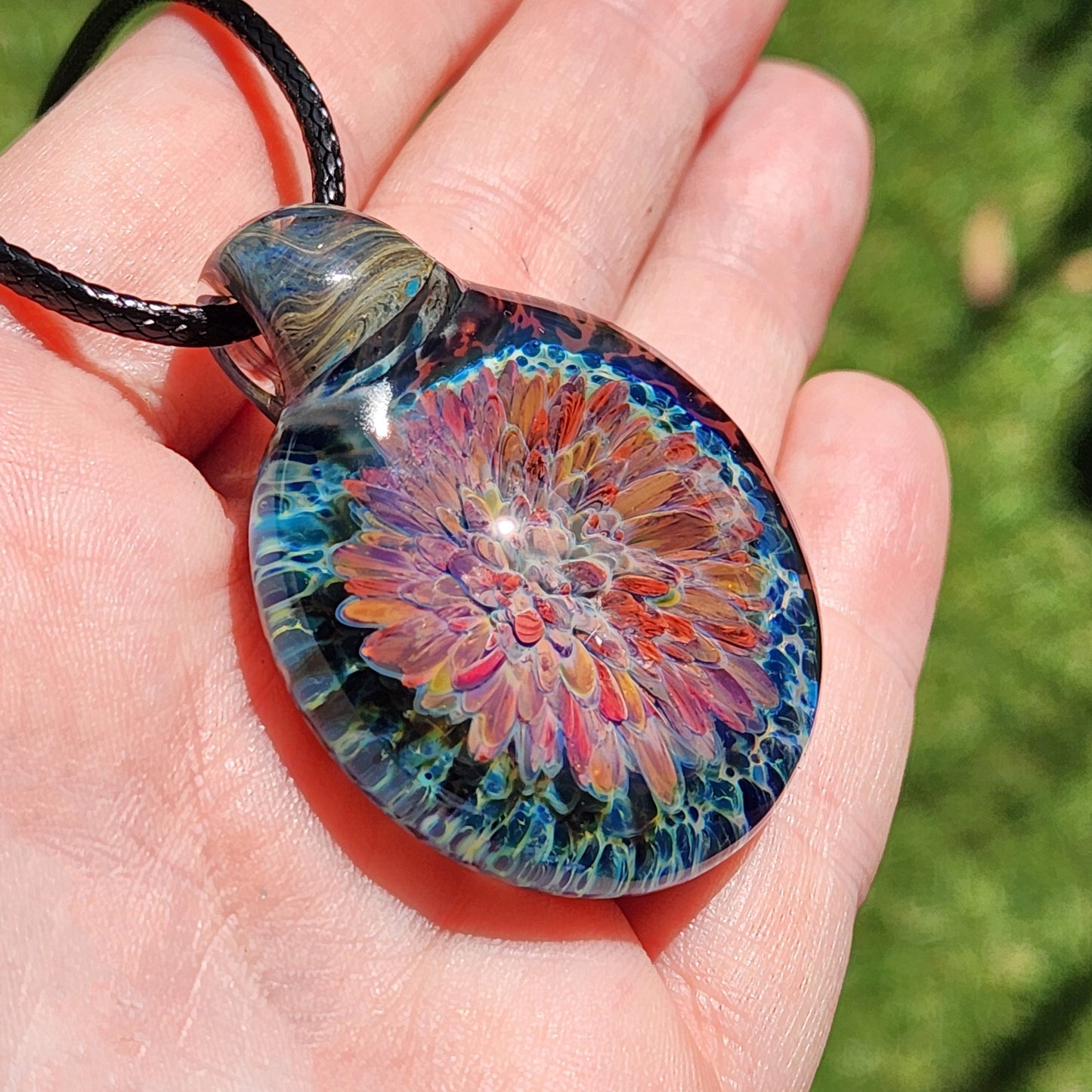 Borosilicate Glass Pendant Necklaces: Handcrafted Excellence, Unparalleled Beauty