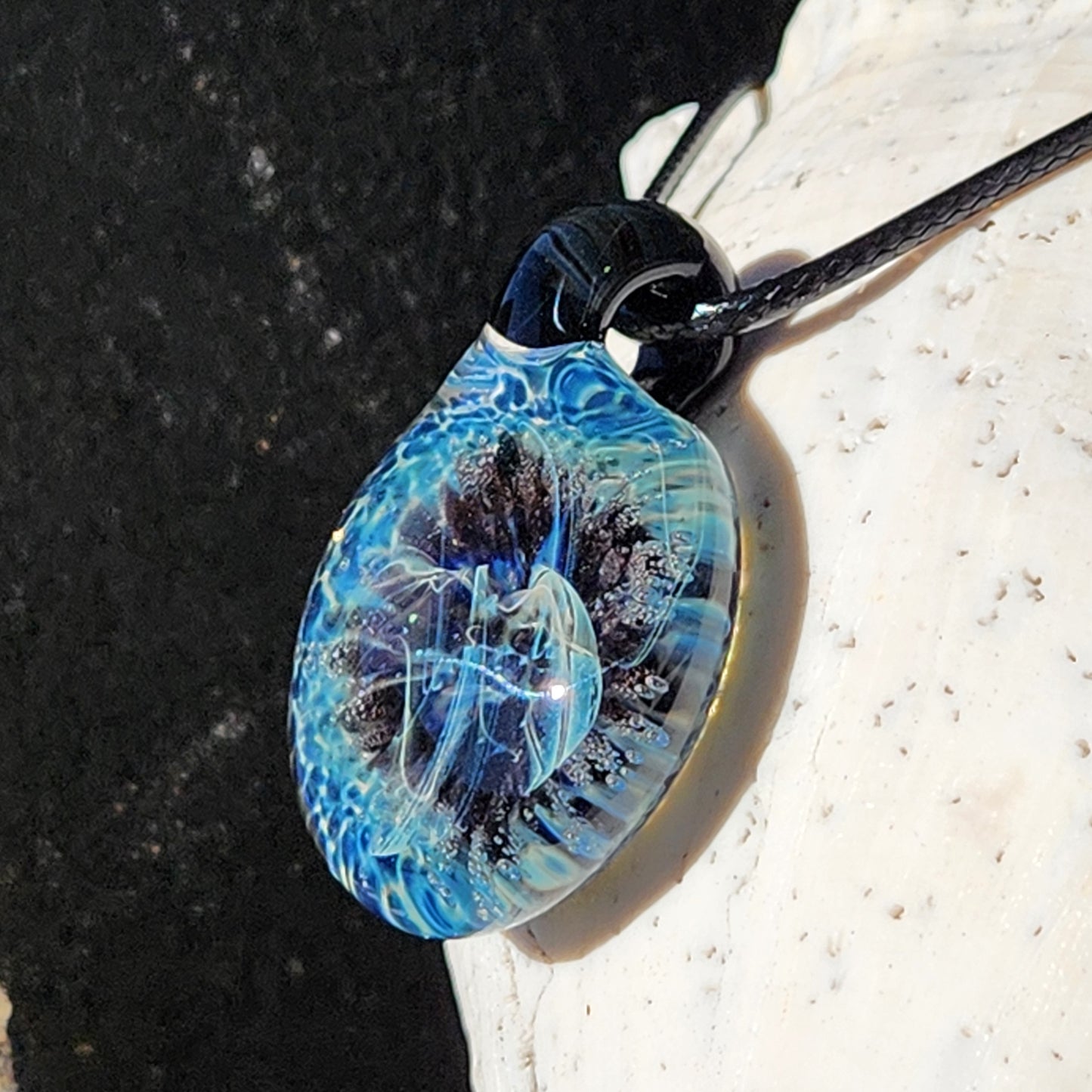 Borosilicate Glass Pendants: Handblown Masterpieces for Every Occasion