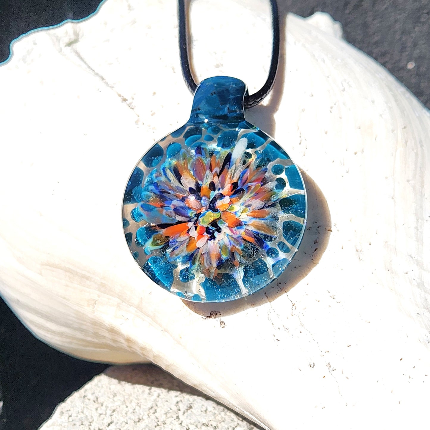 Handmade Blown Glass Pendant: Captivating Borosilicate Art