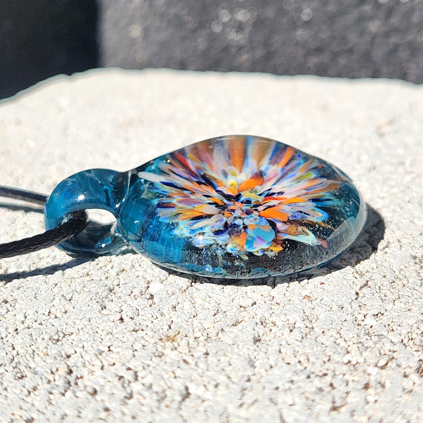 Handmade Blown Glass Pendant: Captivating Borosilicate Art