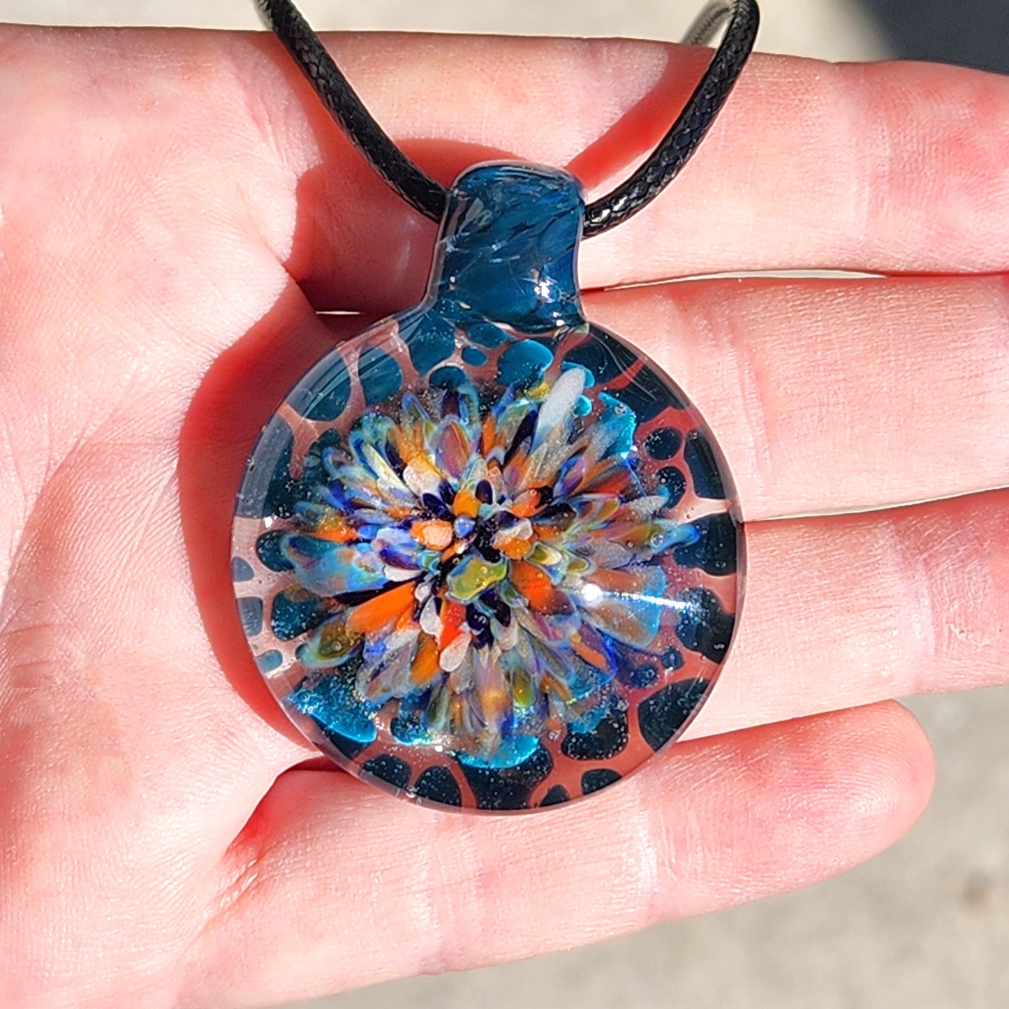 Handmade Blown Glass Pendant: Captivating Borosilicate Art