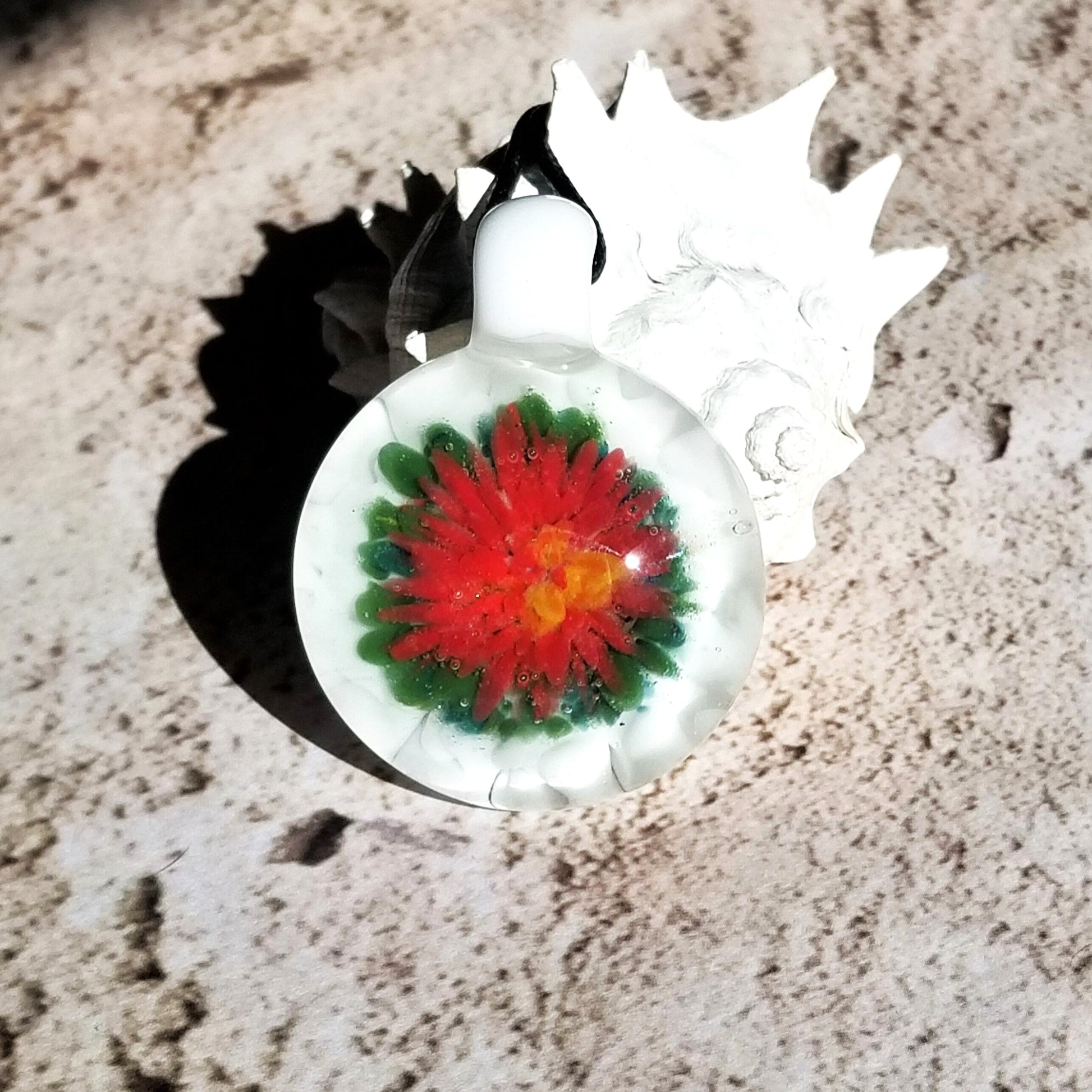 Trippy glass pendant - Red Flower Blooming DragonFireGlass